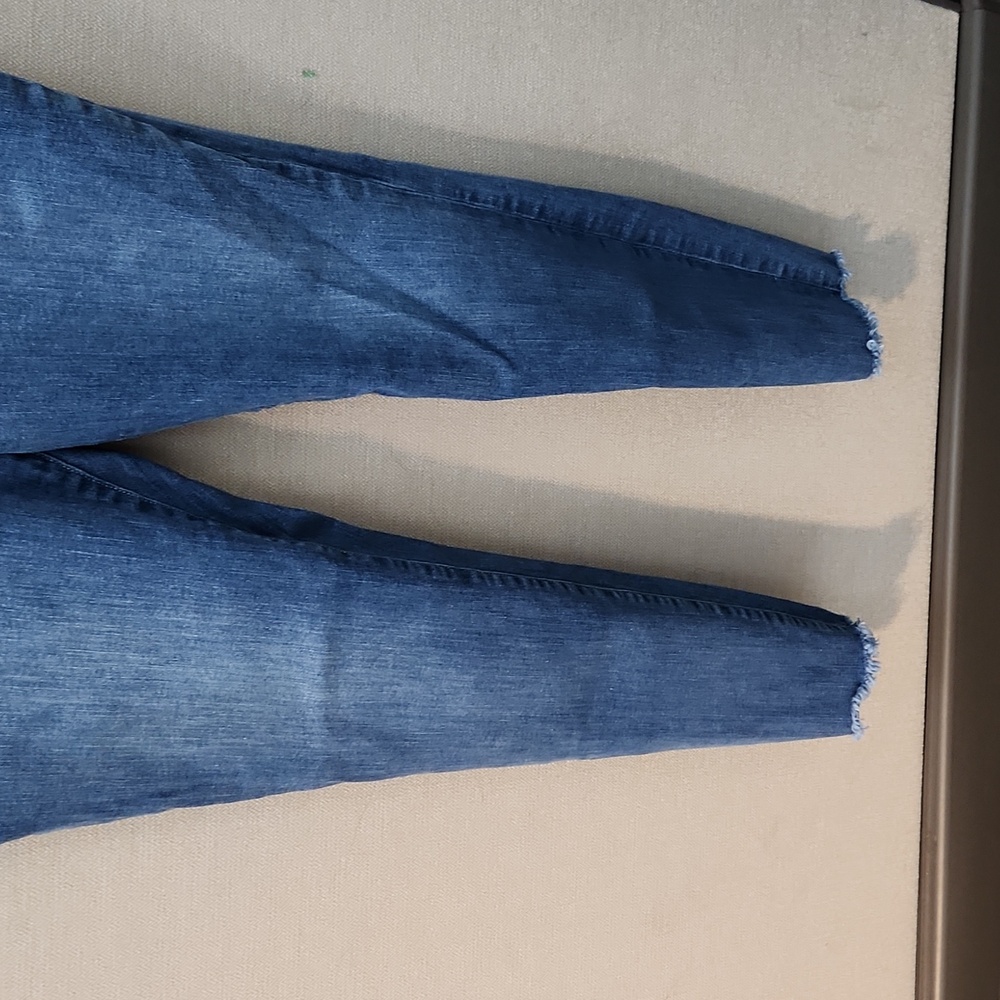 Good American Jean's Size 14 - Picture 4 of 16